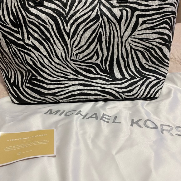 Michael Kors - Picture 4 of 5